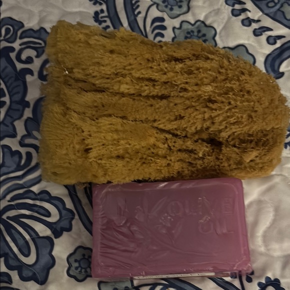 Honeysuckle Olive Oil Soap - Purple & Sponge from the Gulf of Mexico nwt - Picture 4 of 5